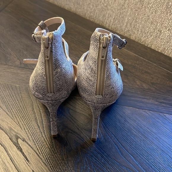 NWOT Nine West Scandal Snake Print T-Strap Pumps Size 9.5 - Picture 5 of 8